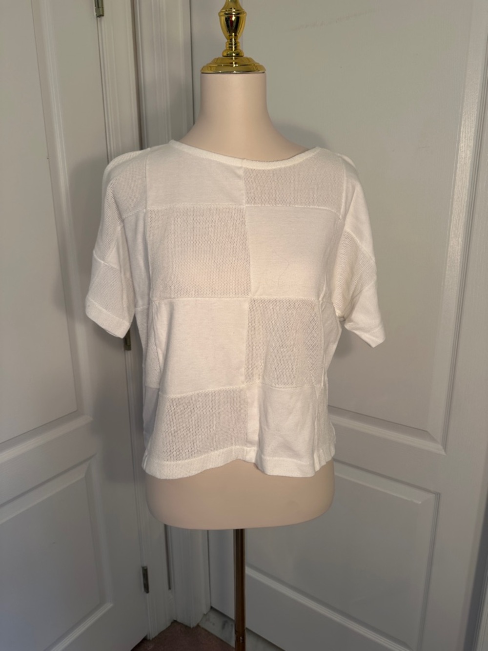 Vintage Epitome Women’s White Short-Sleeve Knit Top - Classic Boxy Fit. XL